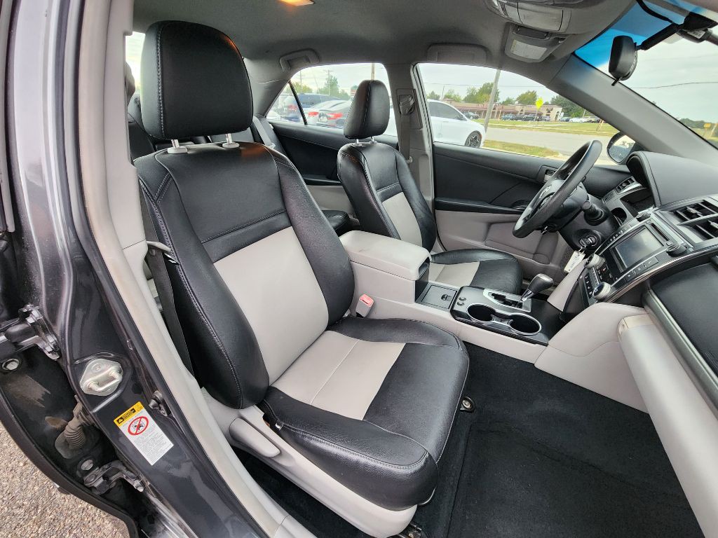 2012 Toyota Camry Image 16