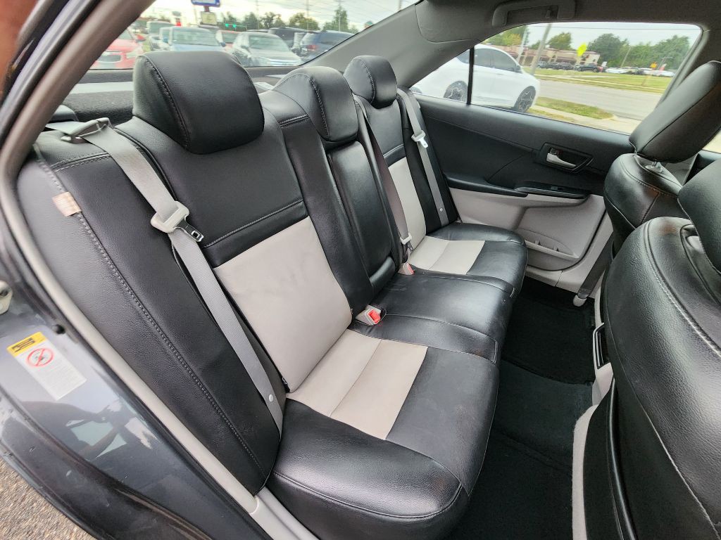 2012 Toyota Camry Image 17