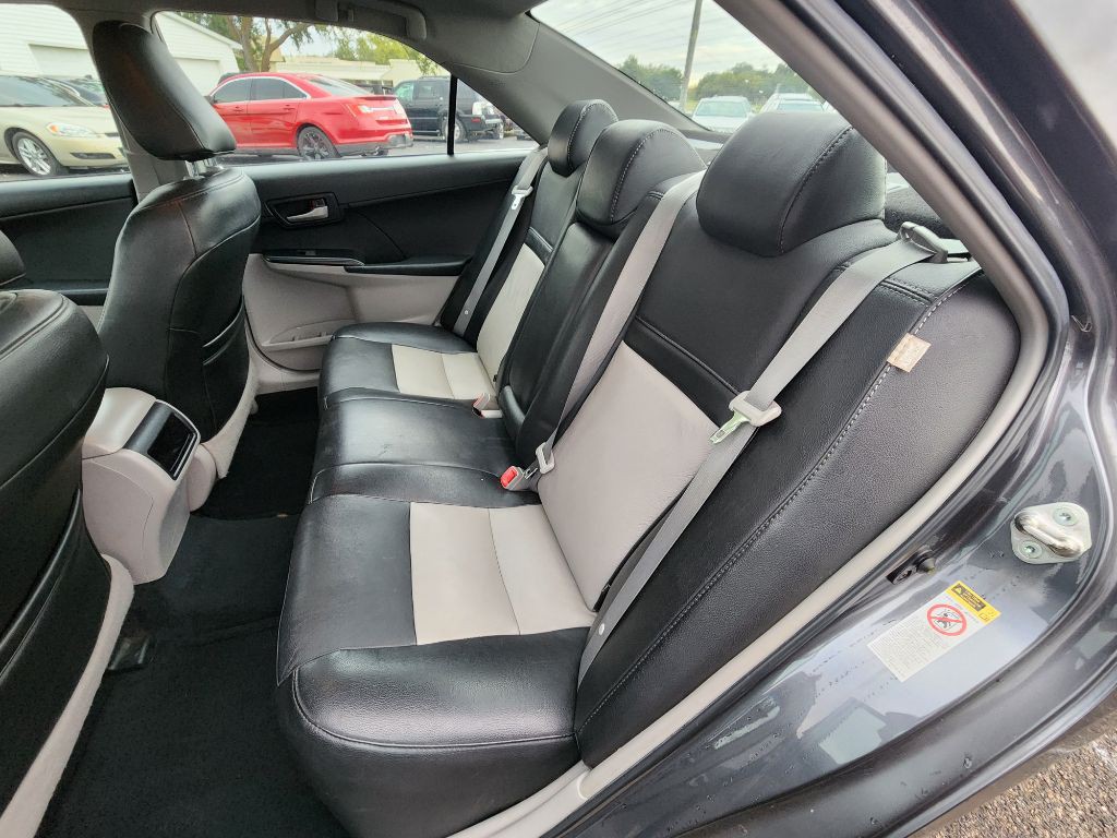 2012 Toyota Camry Image 19