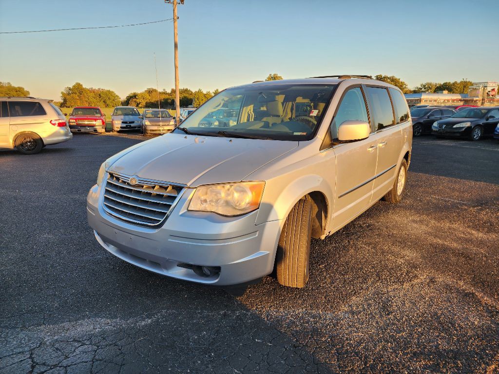 2010 Chrysler Town & Country Image 11