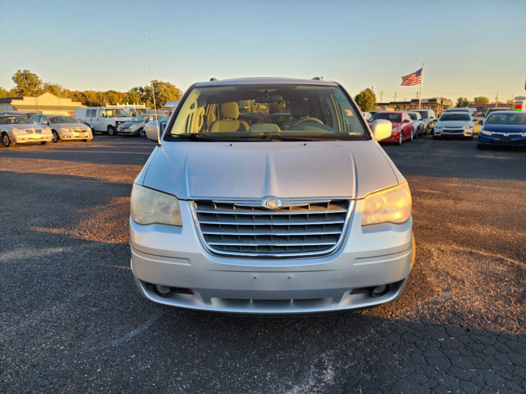 2010 Chrysler Town & Country Image 12