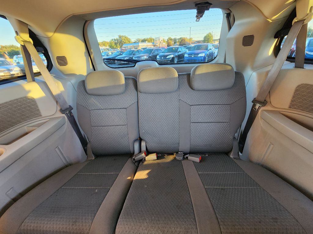 2010 Chrysler Town & Country Image 21