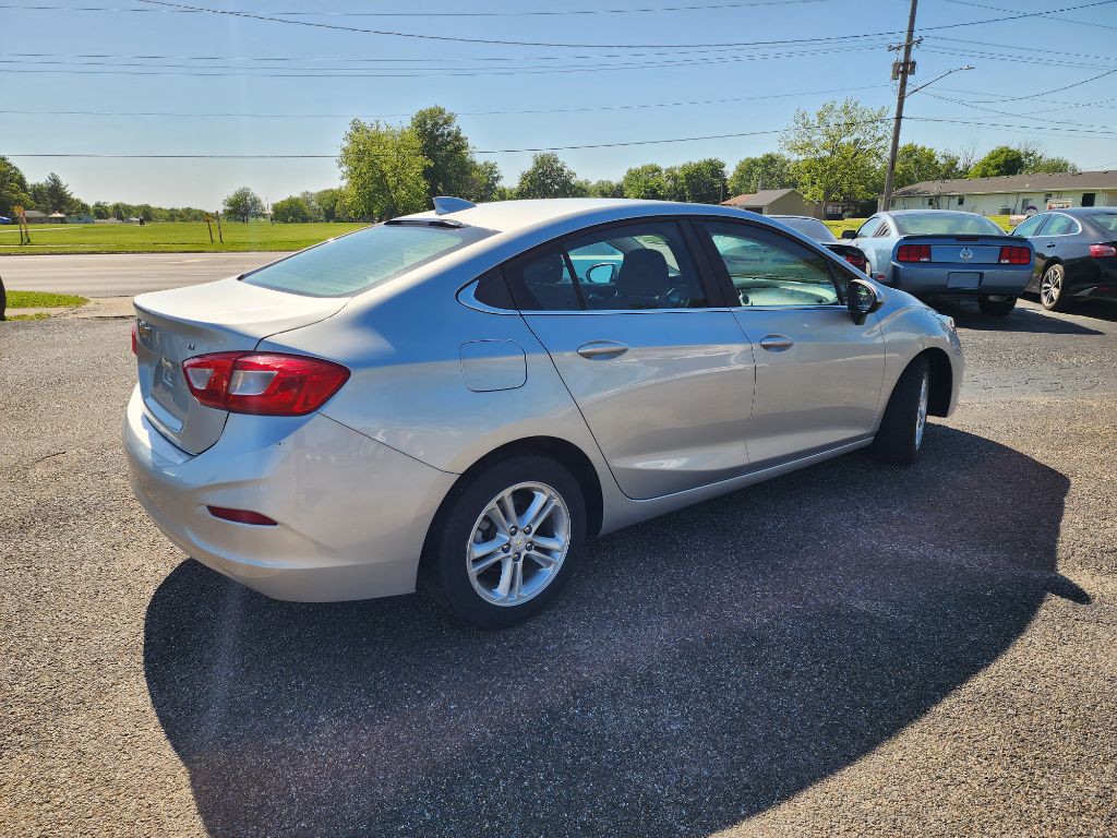2017 Chevrolet Cruze Image 2