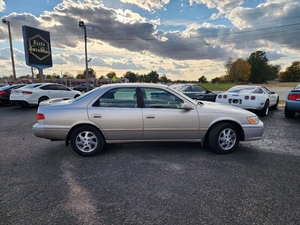 2000 Toyota Camry Image 2