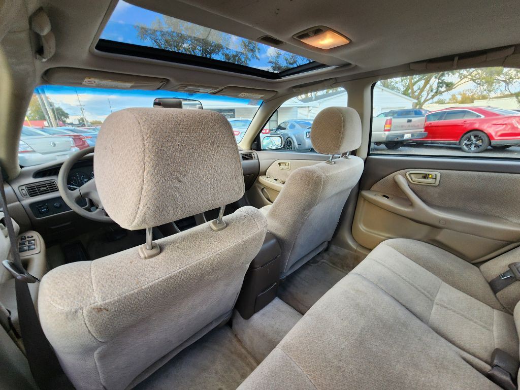 2000 Toyota Camry Image 18