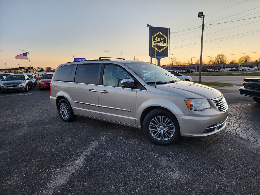 2014 Chrysler Town & Country Image 5