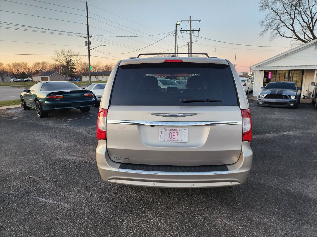 2014 Chrysler Town & Country Image 6