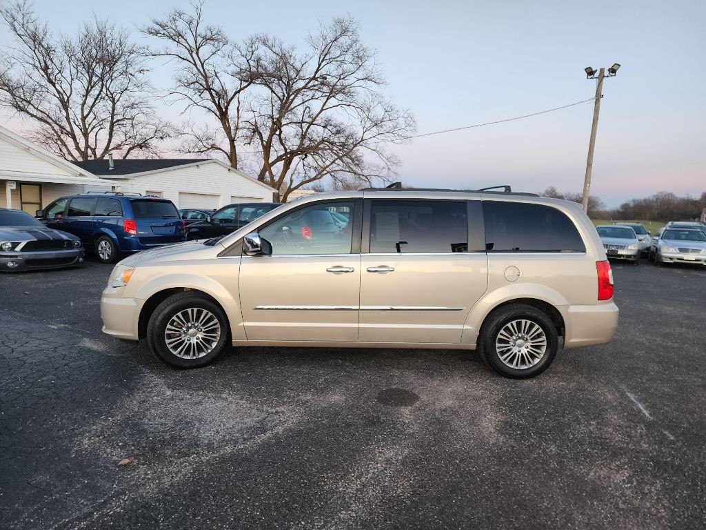 2014 Chrysler Town & Country Image 9