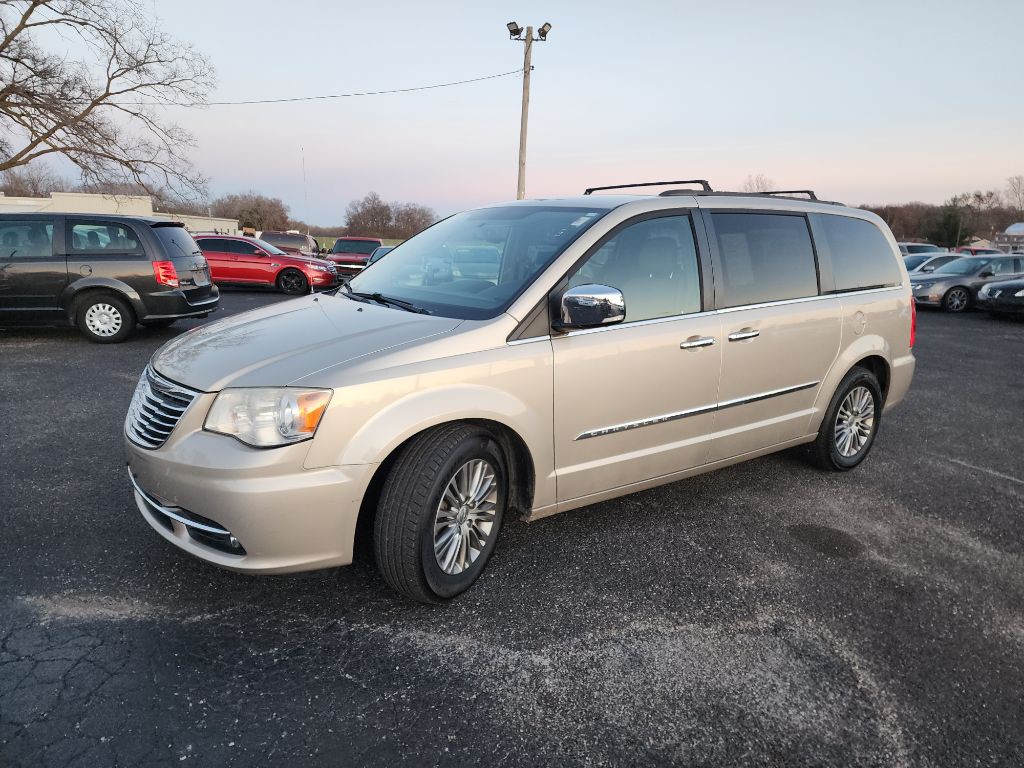 2014 Chrysler Town & Country Image 10