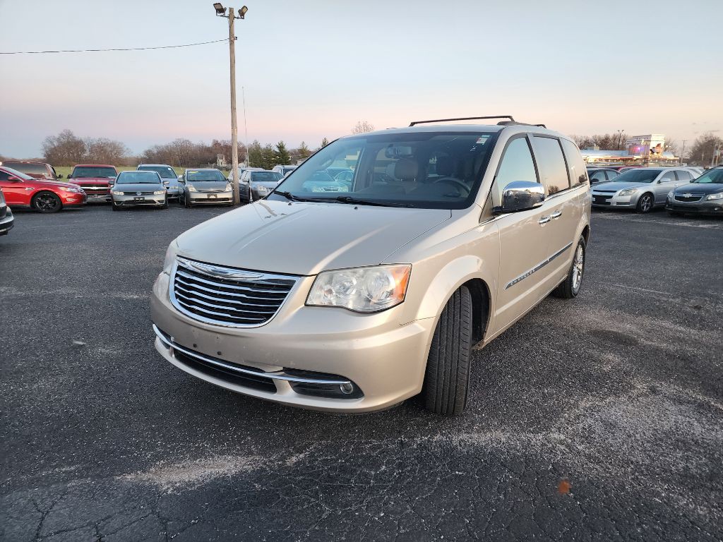 2014 Chrysler Town & Country Image 11