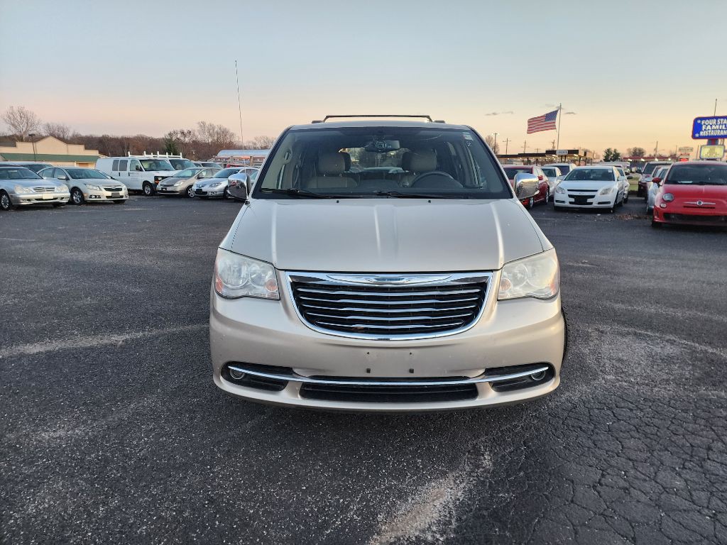 2014 Chrysler Town & Country Image 12