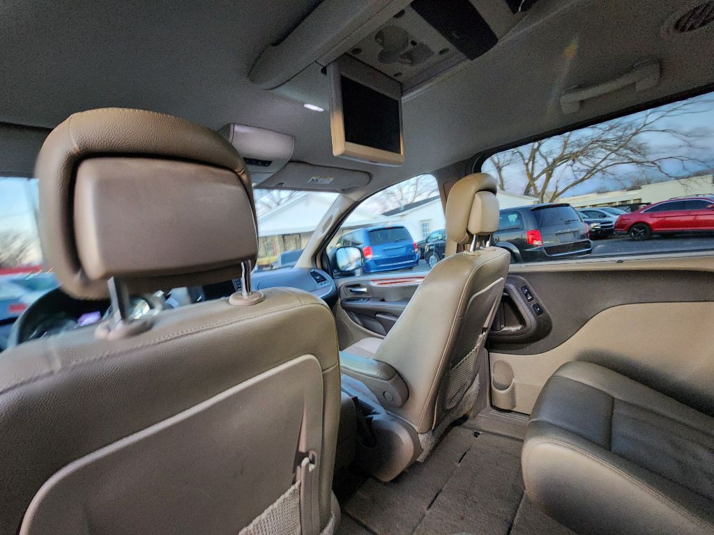 2014 Chrysler Town & Country Image 19