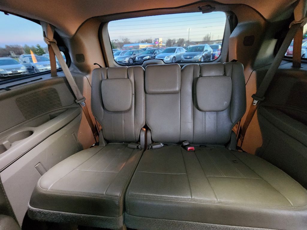 2014 Chrysler Town & Country Image 21
