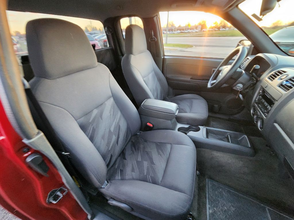 2004 Chevrolet Colorado Image 16