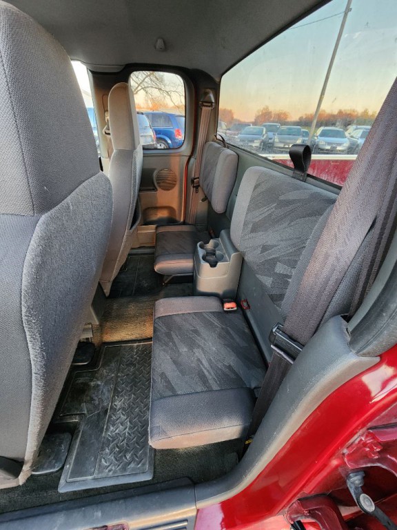 2004 Chevrolet Colorado Image 17