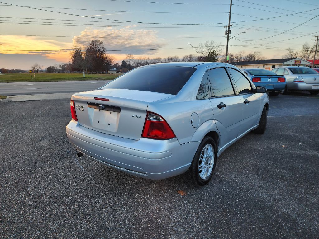 2005 Ford Focus Image 4