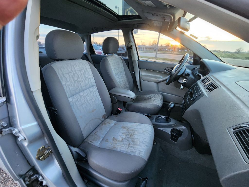 2005 Ford Focus Image 16