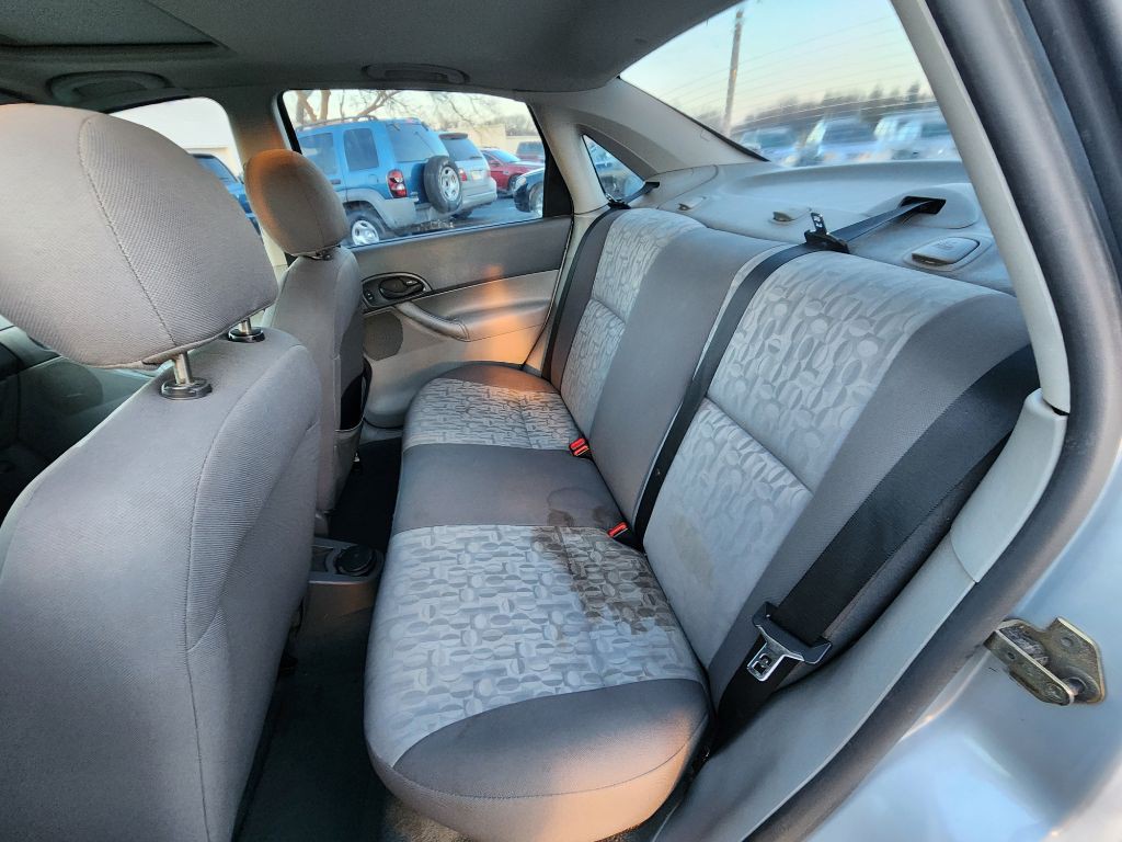 2005 Ford Focus Image 17