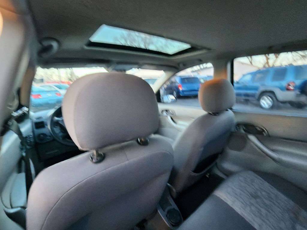 2005 Ford Focus Image 18