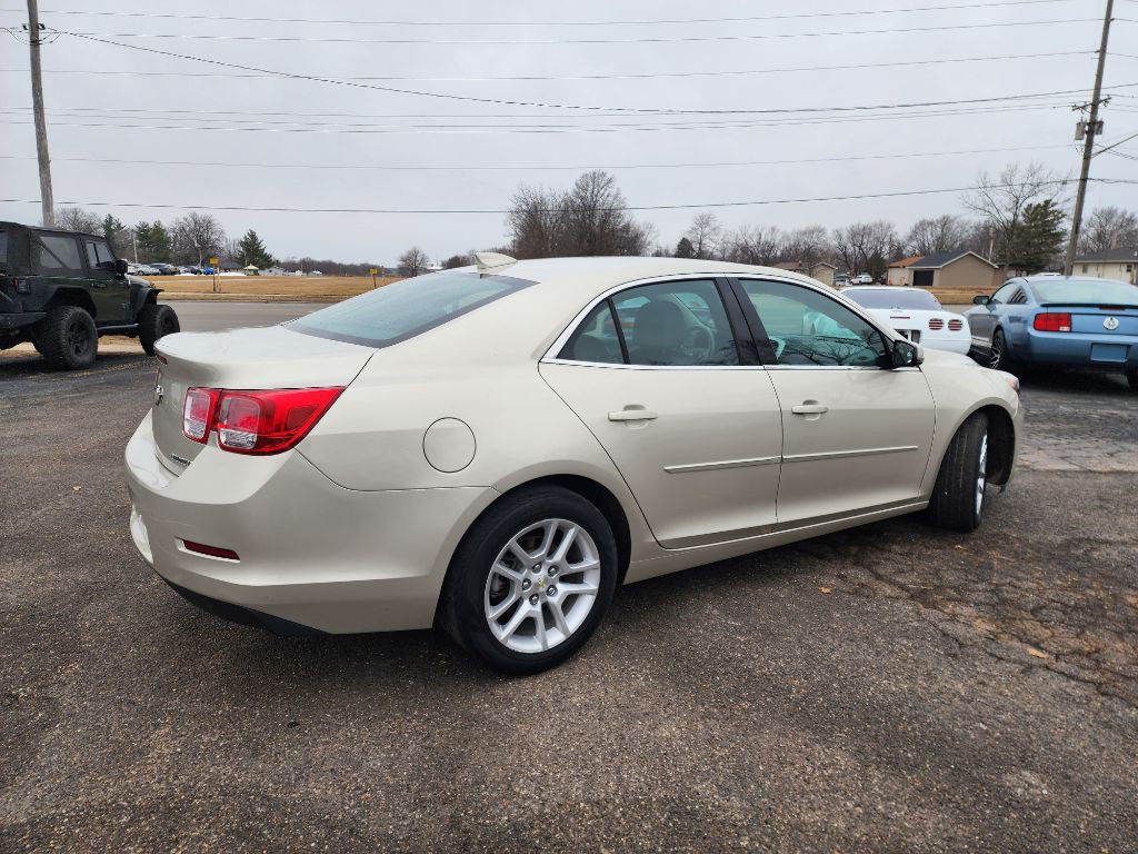 2015 Chevrolet Malibu Image 2