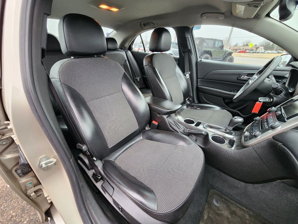 2015 Chevrolet Malibu Image 17