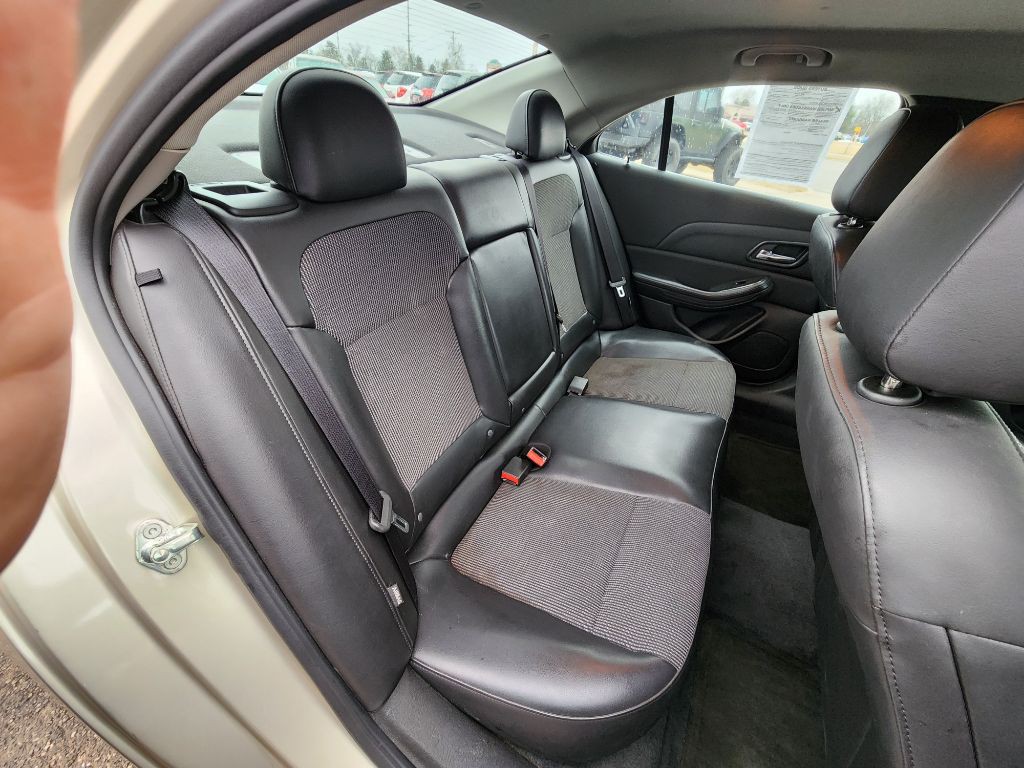 2015 Chevrolet Malibu Image 19