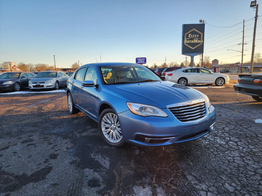 2011 Chrysler 200 Image 1
