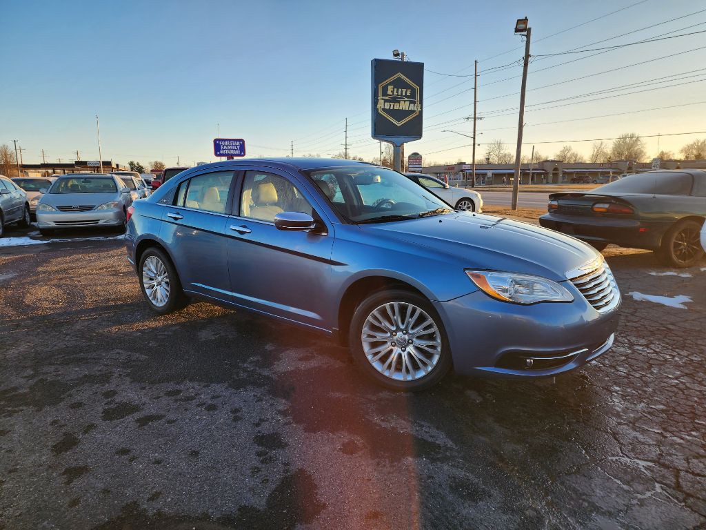 2011 Chrysler 200 Image 2