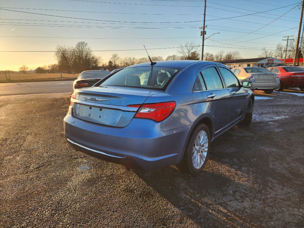 2011 Chrysler 200 Image 6