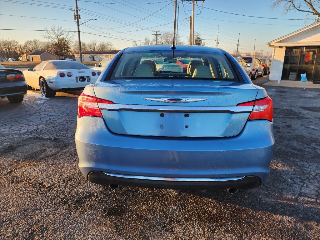 2011 Chrysler 200 Image 8