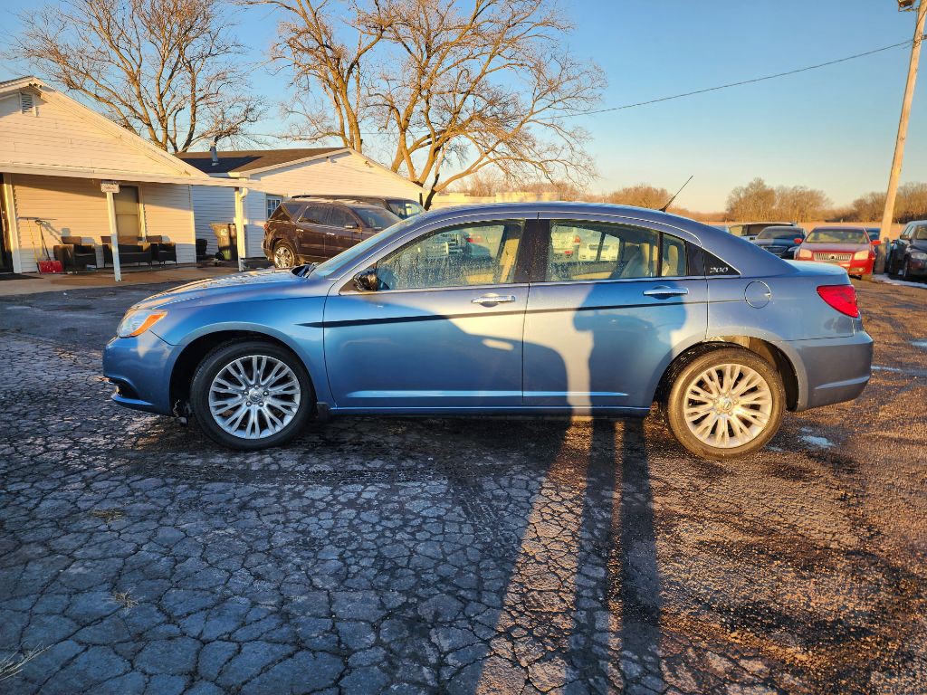2011 Chrysler 200 Image 9
