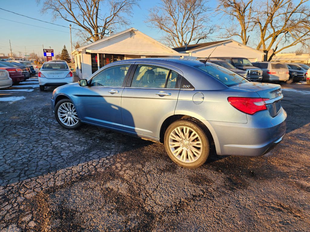 2011 Chrysler 200 Image 10