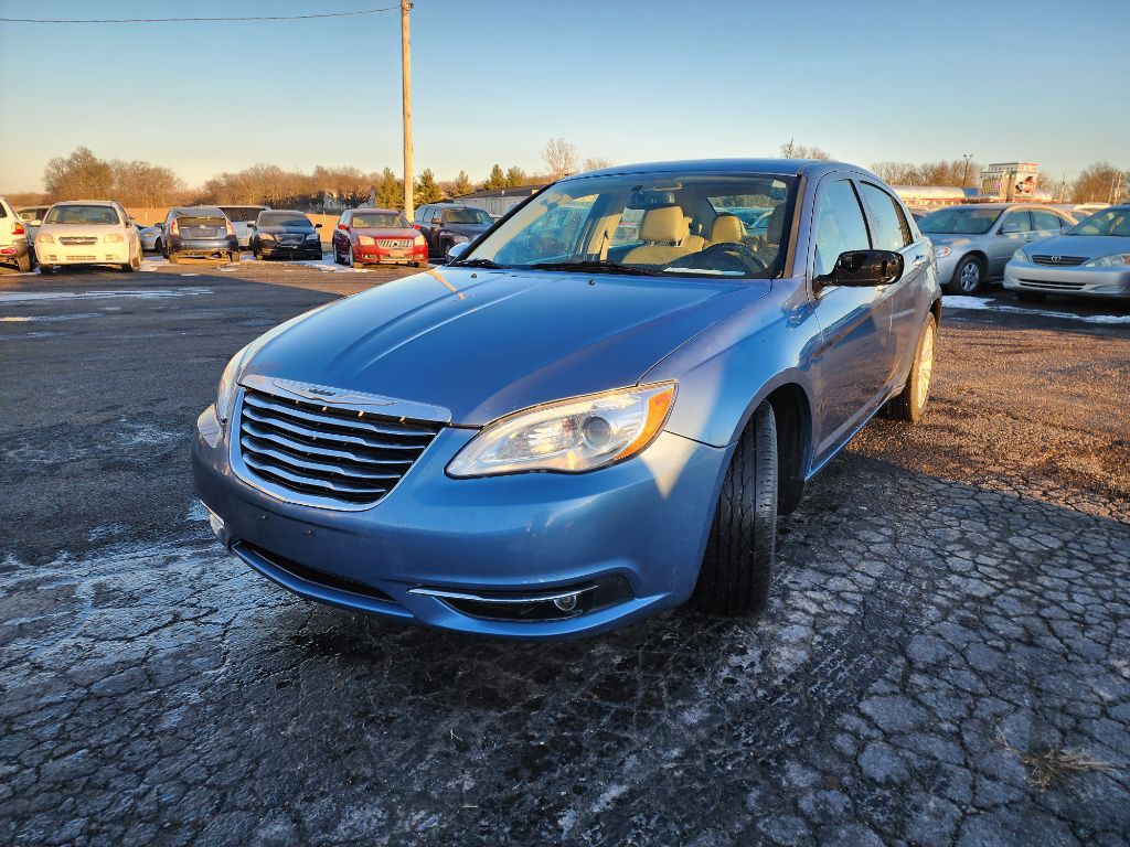 2011 Chrysler 200 Image 12