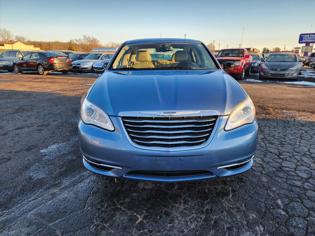 2011 Chrysler 200 Image 13