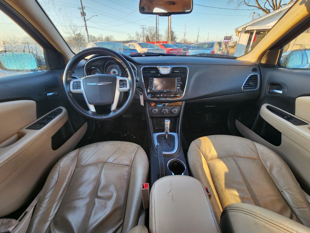 2011 Chrysler 200 Image 14