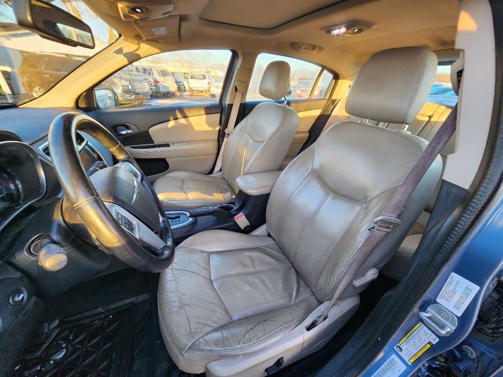 2011 Chrysler 200 Image 15