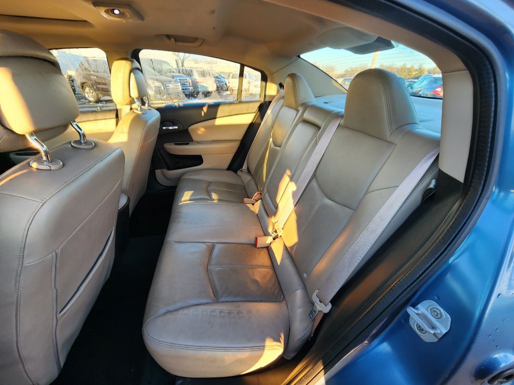 2011 Chrysler 200 Image 18