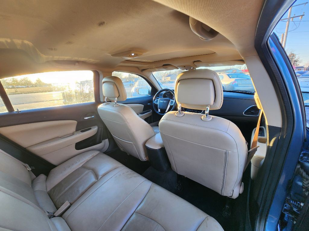 2011 Chrysler 200 Image 21