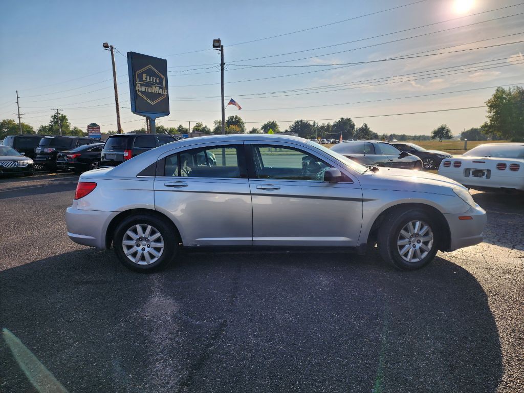 2010 Chrysler Sebring Image 2