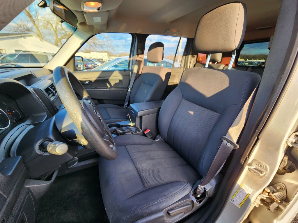 2012 Jeep Liberty Image 13