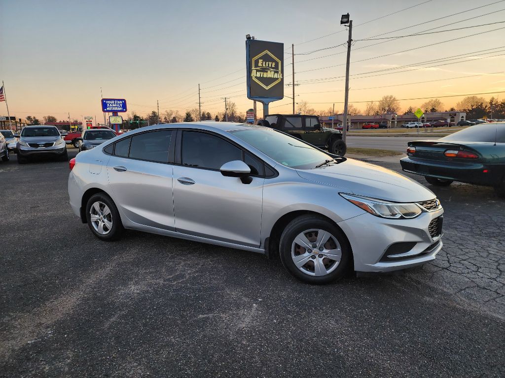 2017 Chevrolet Cruze Image 2
