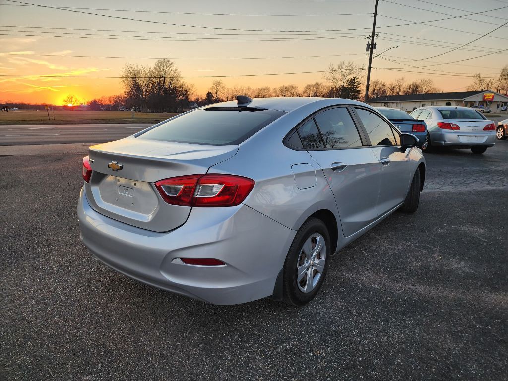 2017 Chevrolet Cruze Image 5