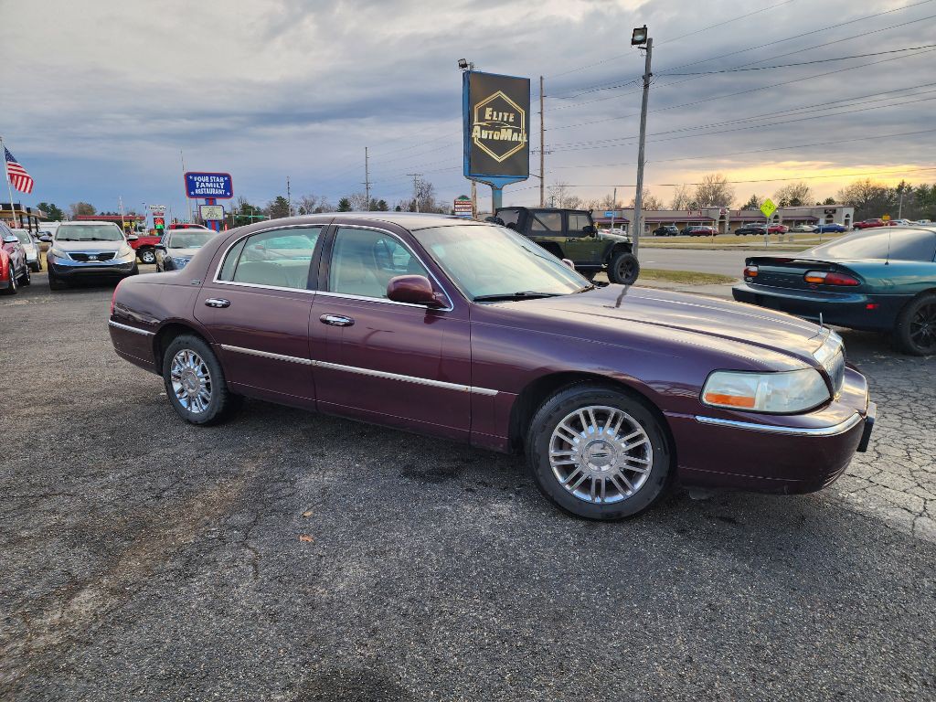 2008 Lincoln Town Car Image 2