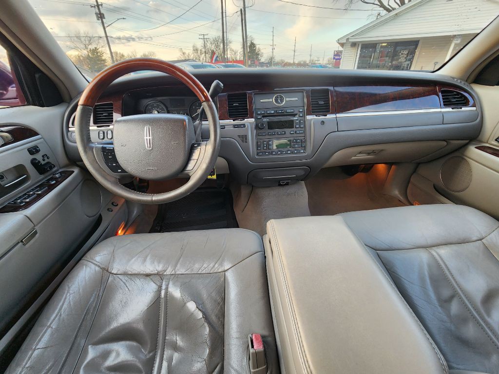 2008 Lincoln Town Car Image 13