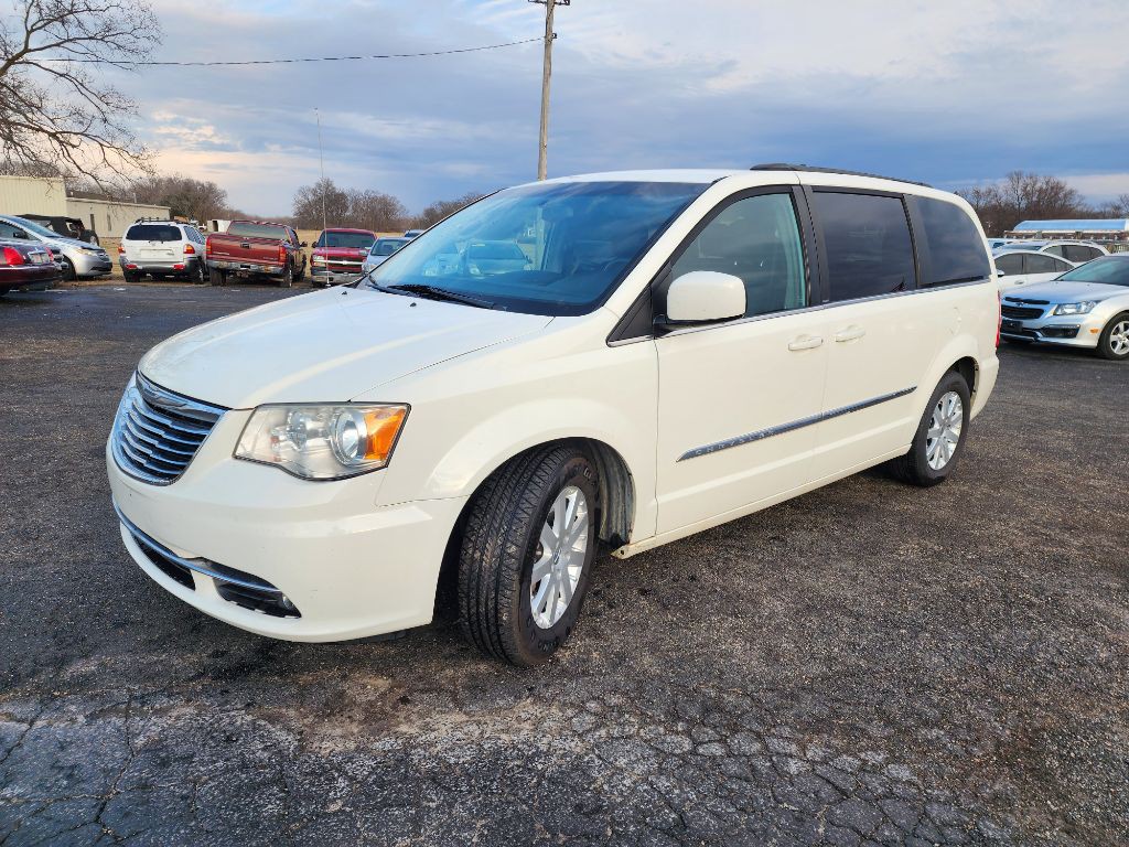 2013 Chrysler Town & Country Image 10