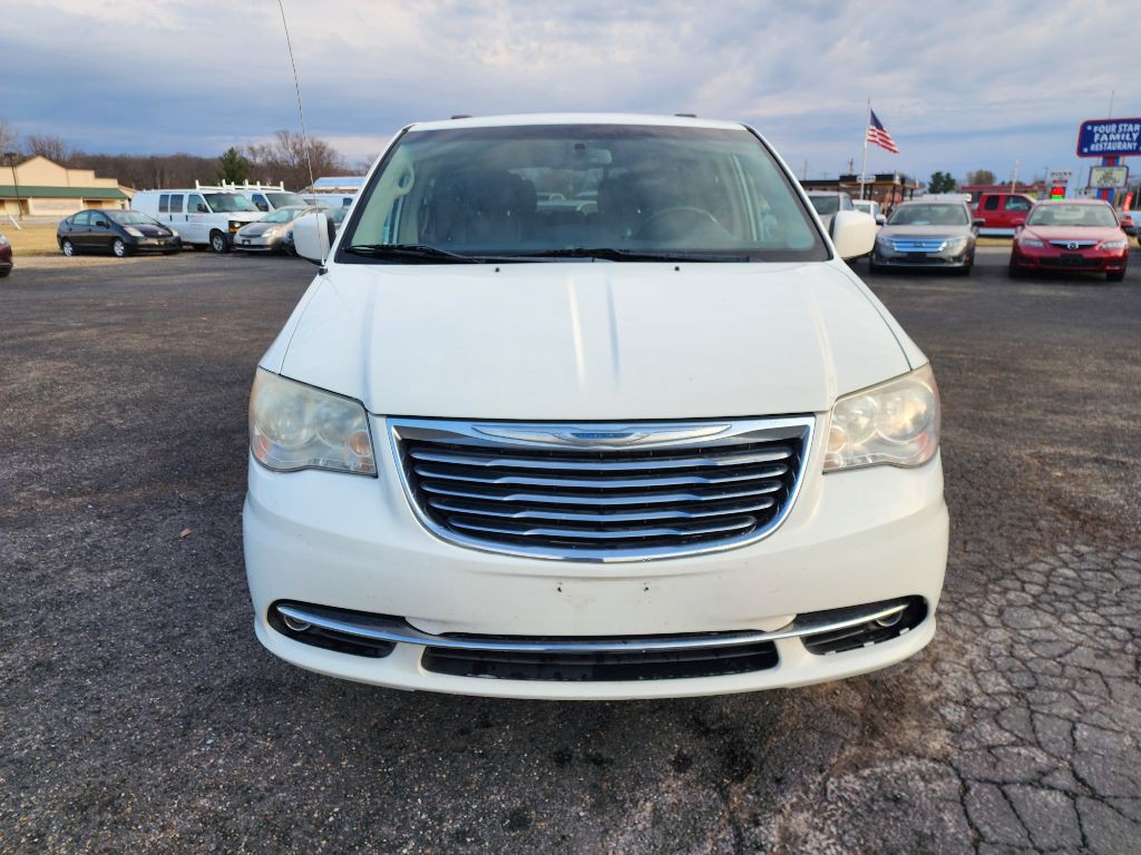 2013 Chrysler Town & Country Image 12