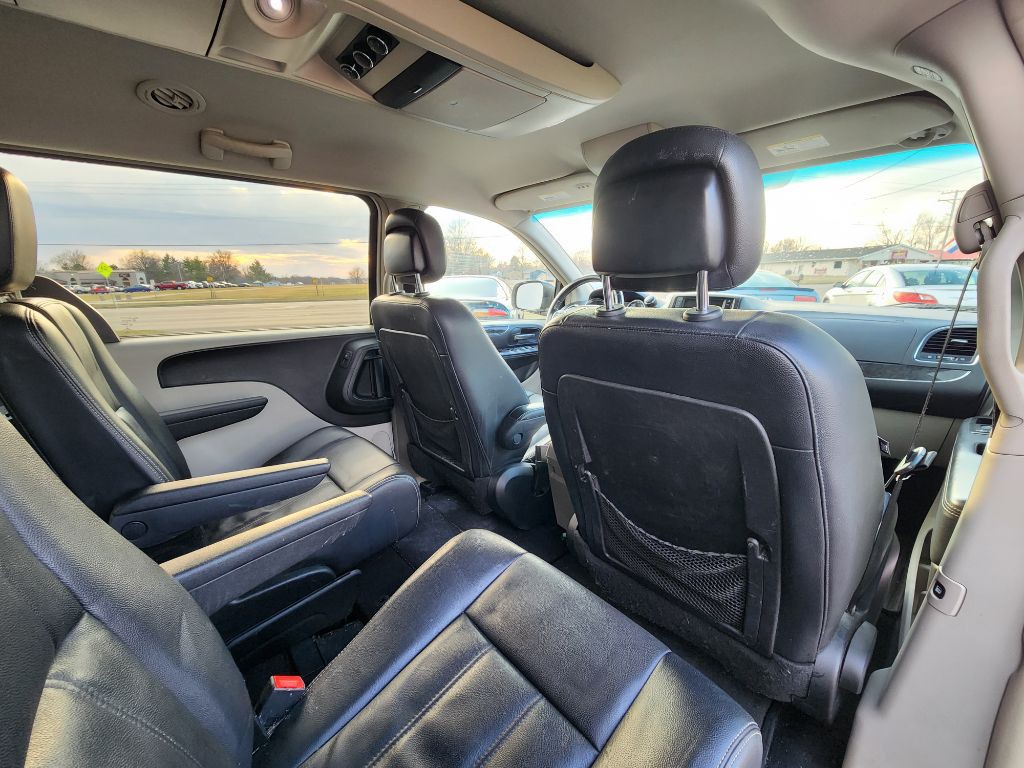 2013 Chrysler Town & Country Image 20