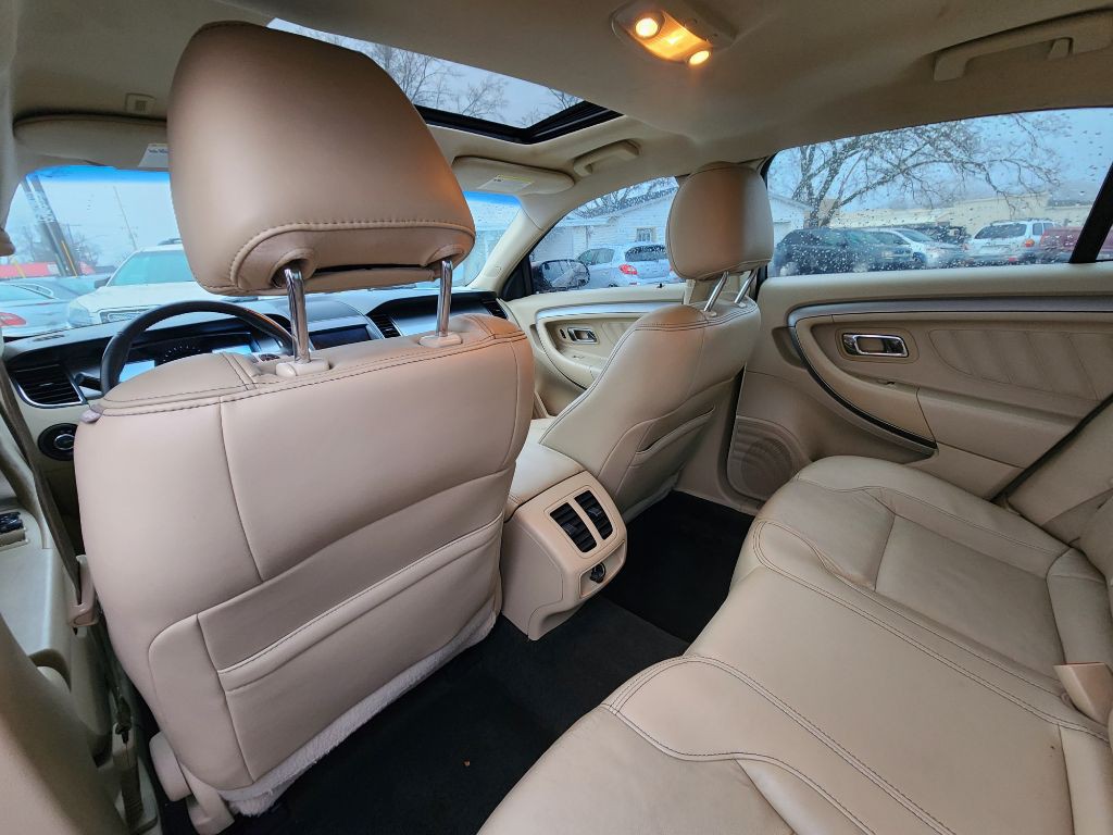 2015 Ford Taurus Image 18