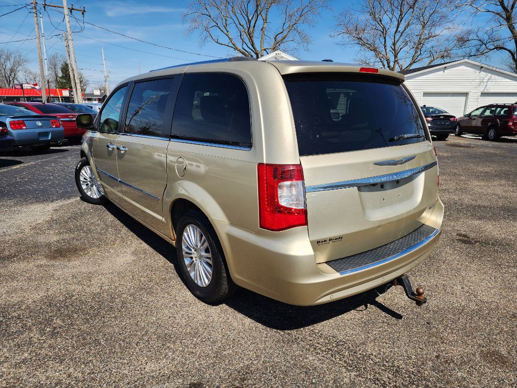 2012 Chrysler Town & Country Image 7