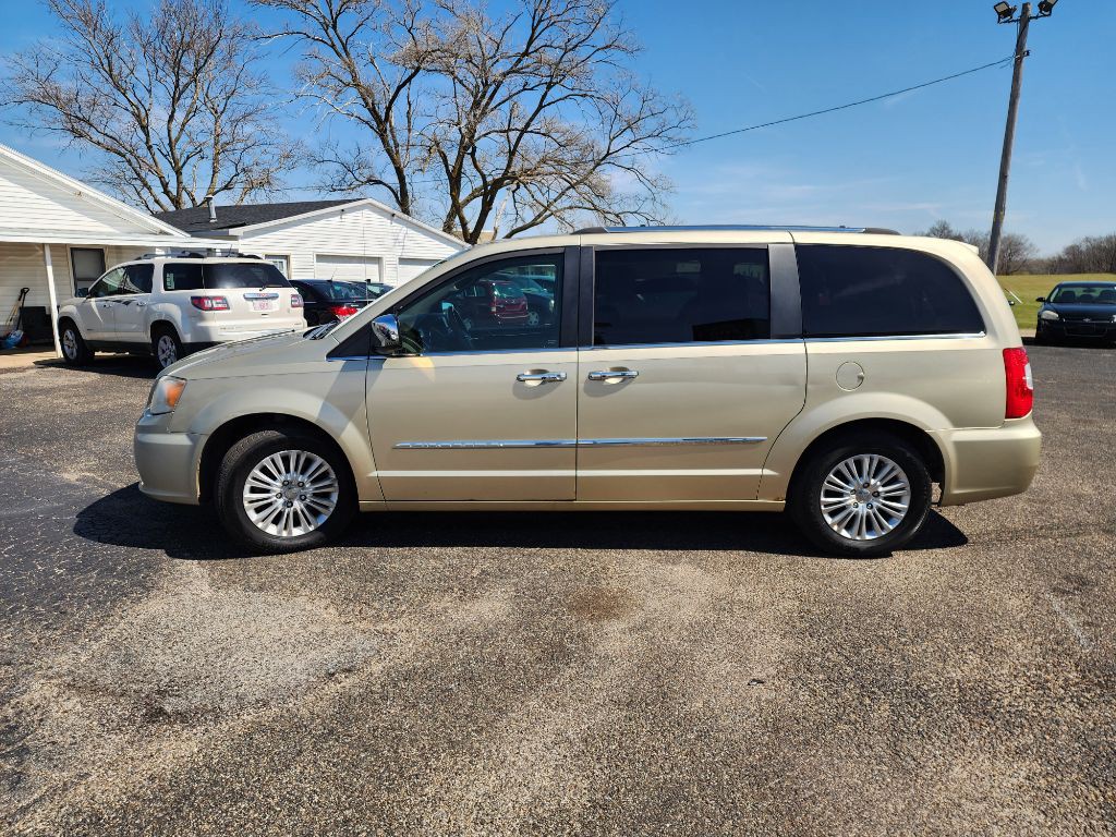 2012 Chrysler Town & Country Image 9